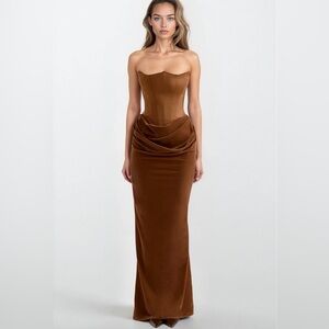 HOUSE OF CB 'Persephone' Toffee Velvet StraplessCorsetMaxi/Size XS